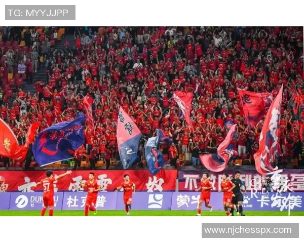 重庆足球队荣登足球状态排行榜首位引发热议